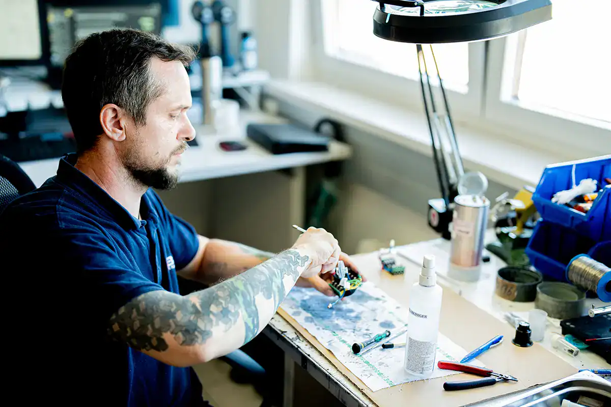 EBS expert at workstation