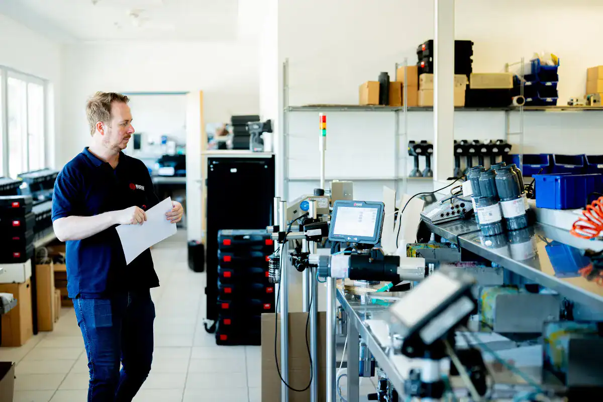 EBS expert at workstation